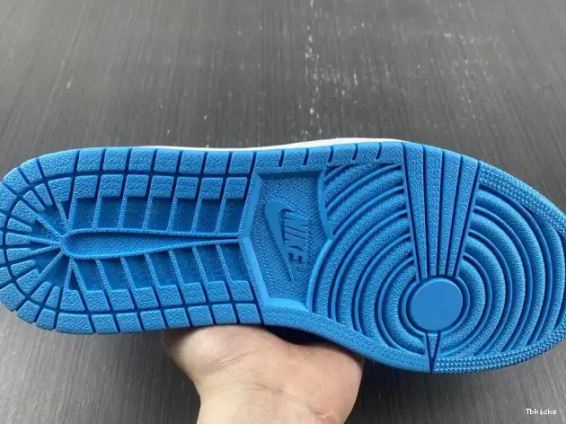 Rep TBK Jordan Air Low 1 x Nike UNC SB CJ7891-401 0513